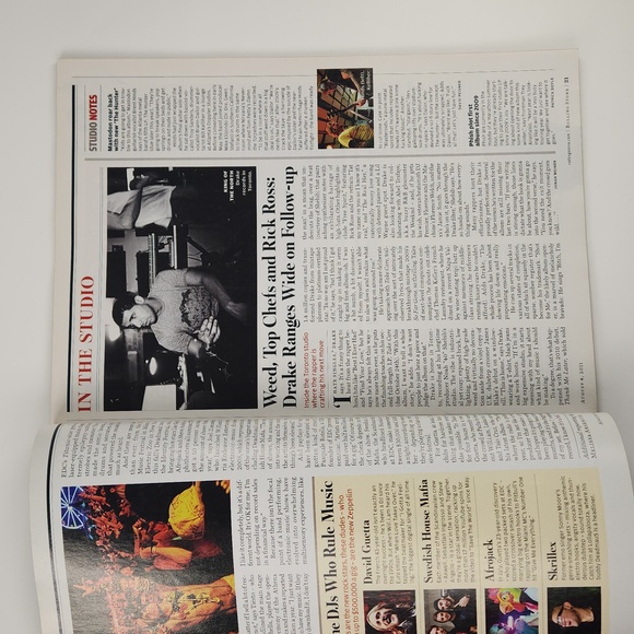 LARRY DAVID ROLLING STONE ISSUE 1136, AUG 4, 2011 The Neurotic Genius of LARRY D - Picture 8 of 17